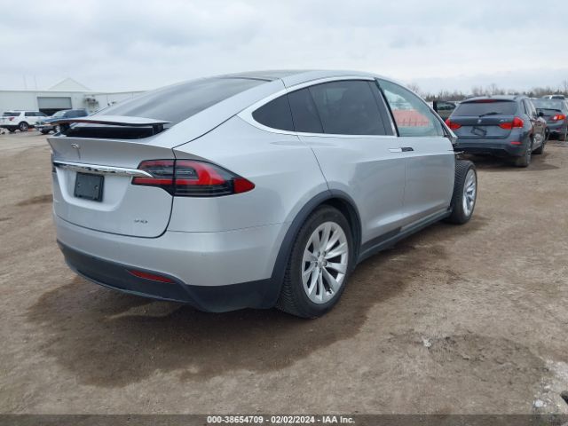 Photo 3 VIN: 5YJXCAE22GF002558 - TESLA MODEL X 