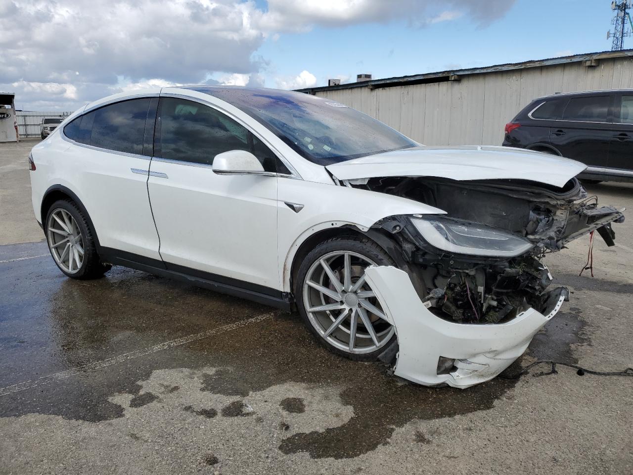 Photo 3 VIN: 5YJXCAE22HF076550 - TESLA MODEL X 