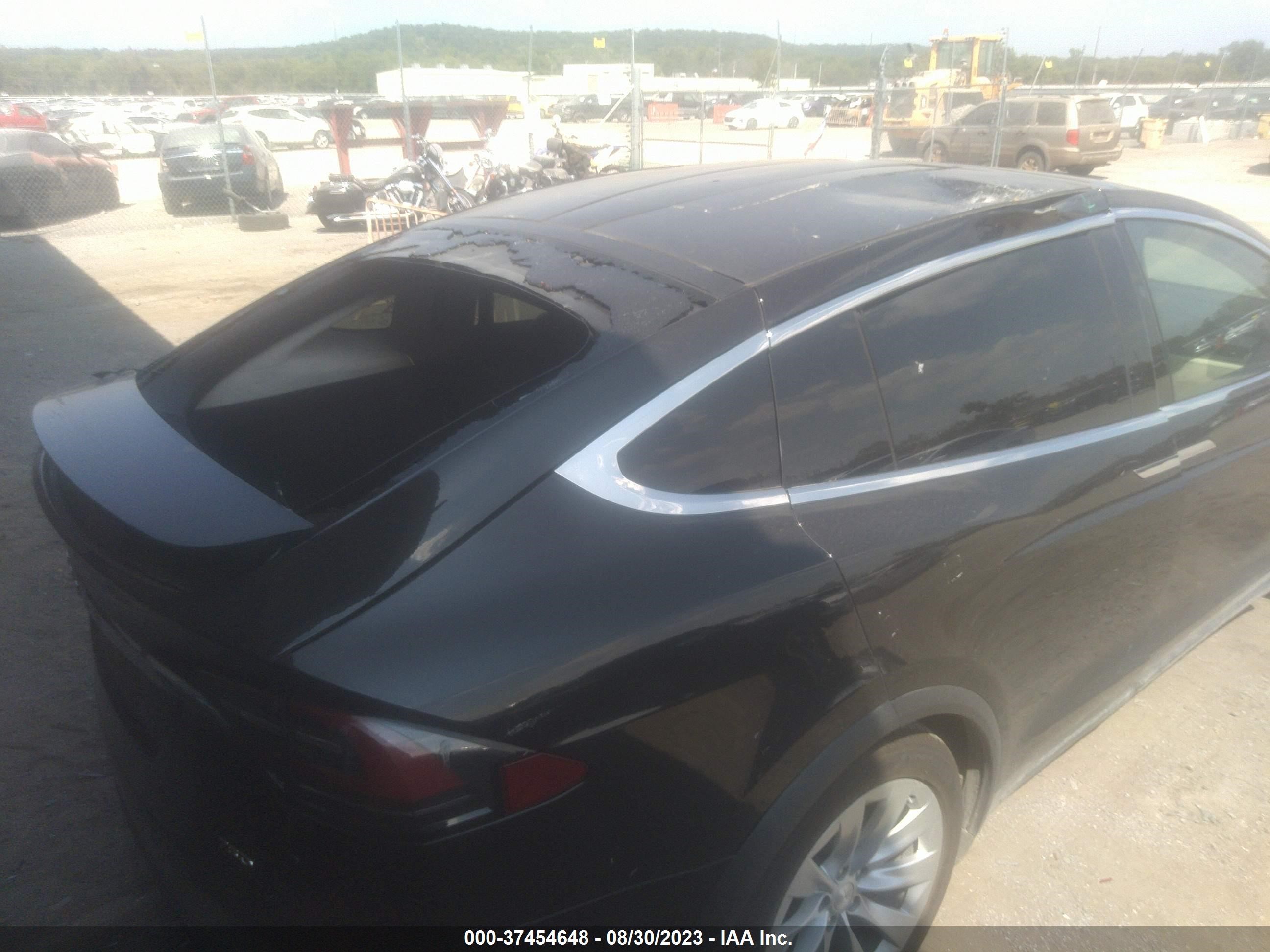 Photo 5 VIN: 5YJXCAE22JF104207 - TESLA MODEL X 