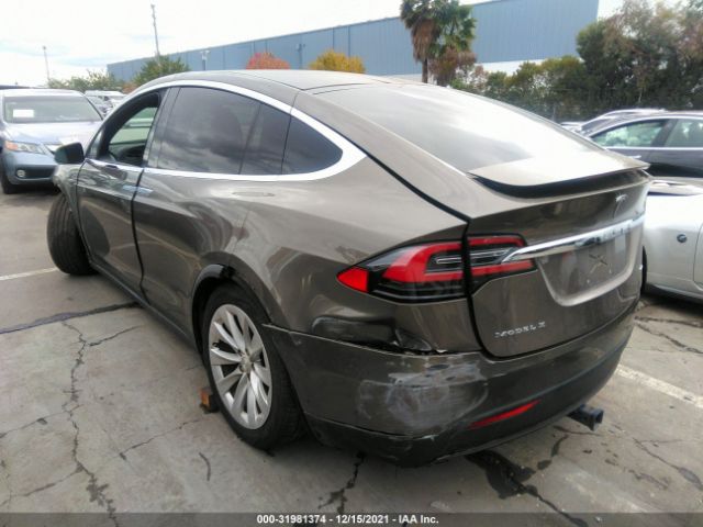 Photo 2 VIN: 5YJXCAE23GF001581 - TESLA MODEL X 