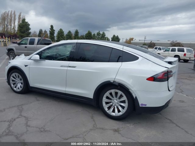 Photo 2 VIN: 5YJXCAE23JF138155 - TESLA MODEL X 