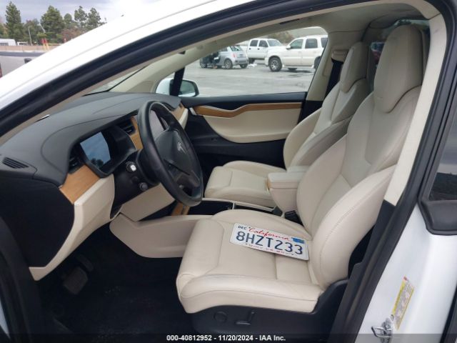 Photo 4 VIN: 5YJXCAE23JF138155 - TESLA MODEL X 