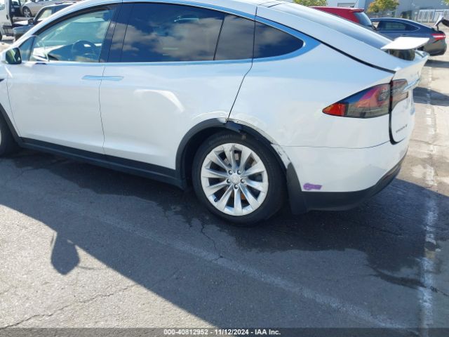 Photo 5 VIN: 5YJXCAE23JF138155 - TESLA MODEL X 