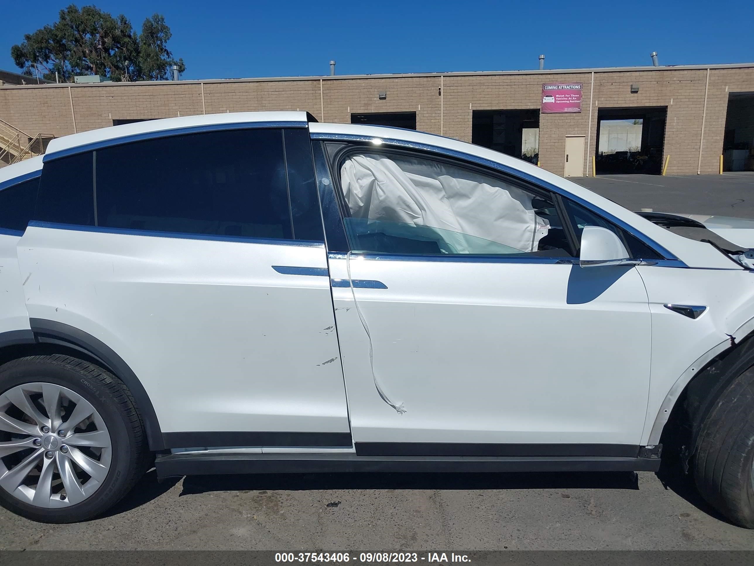 Photo 12 VIN: 5YJXCAE23LF232667 - TESLA MODEL X 