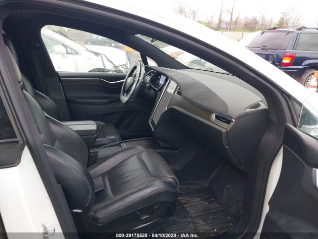 Photo 4 VIN: 5YJXCAE24GF017949 - TESLA MODEL X 