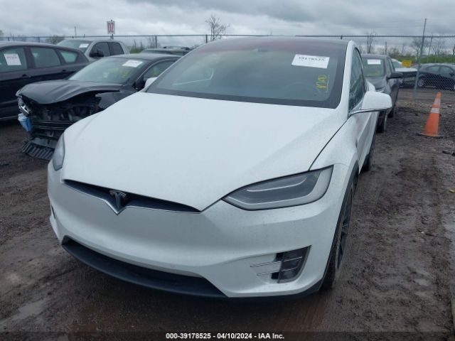 Photo 5 VIN: 5YJXCAE24GF017949 - TESLA MODEL X 