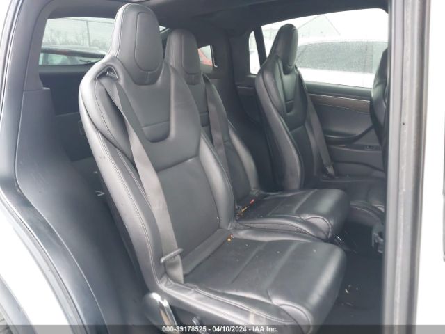 Photo 7 VIN: 5YJXCAE24GF017949 - TESLA MODEL X 