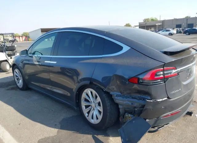 Photo 2 VIN: 5YJXCAE24HF078171 - TESLA MODEL X 