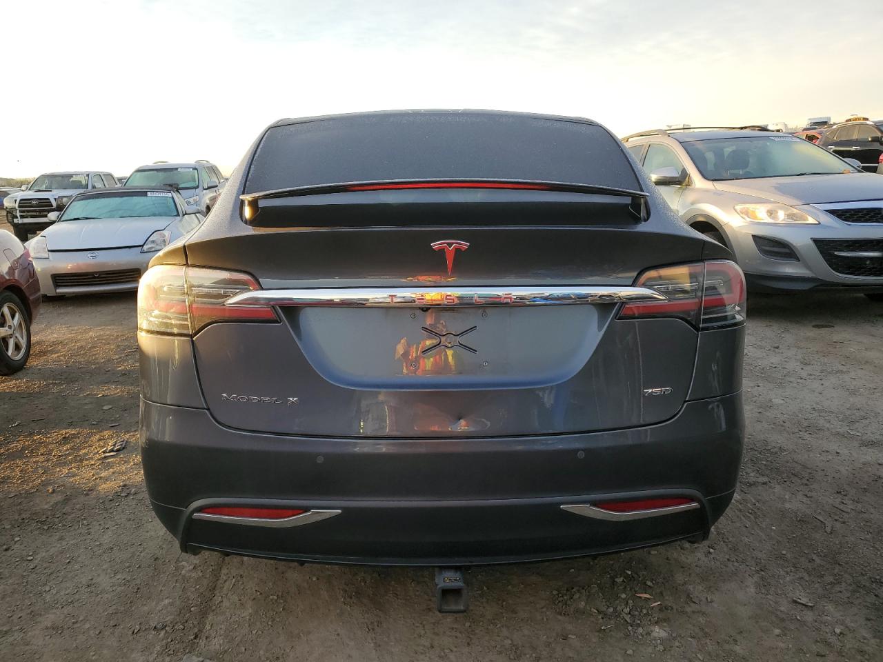 Photo 5 VIN: 5YJXCAE24JF128136 - TESLA MODEL X 