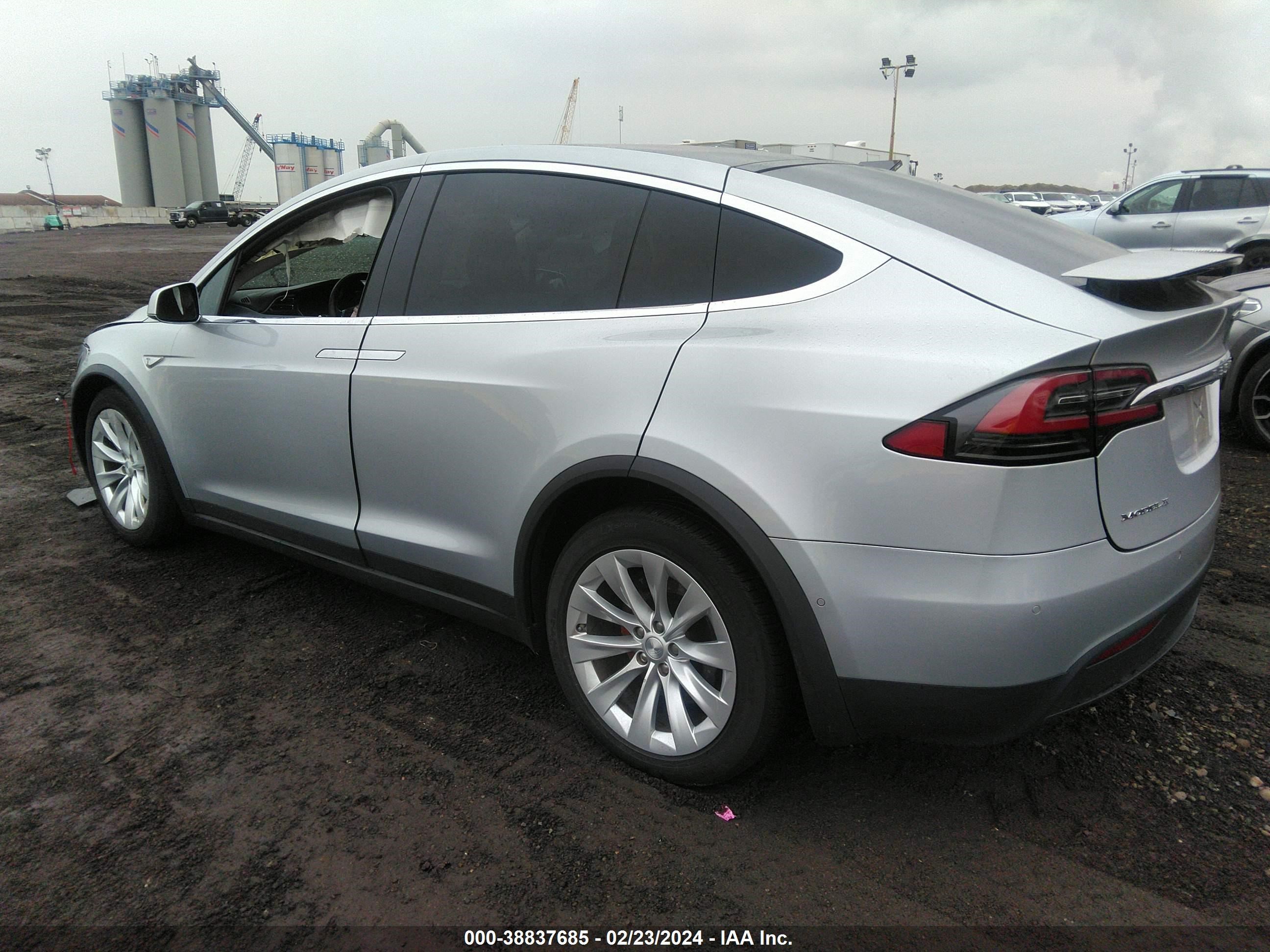 Photo 2 VIN: 5YJXCAE25GF016034 - TESLA MODEL X 