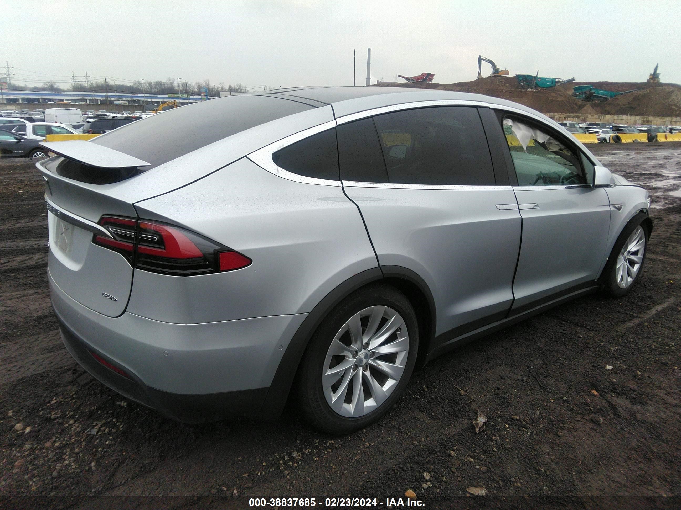 Photo 3 VIN: 5YJXCAE25GF016034 - TESLA MODEL X 