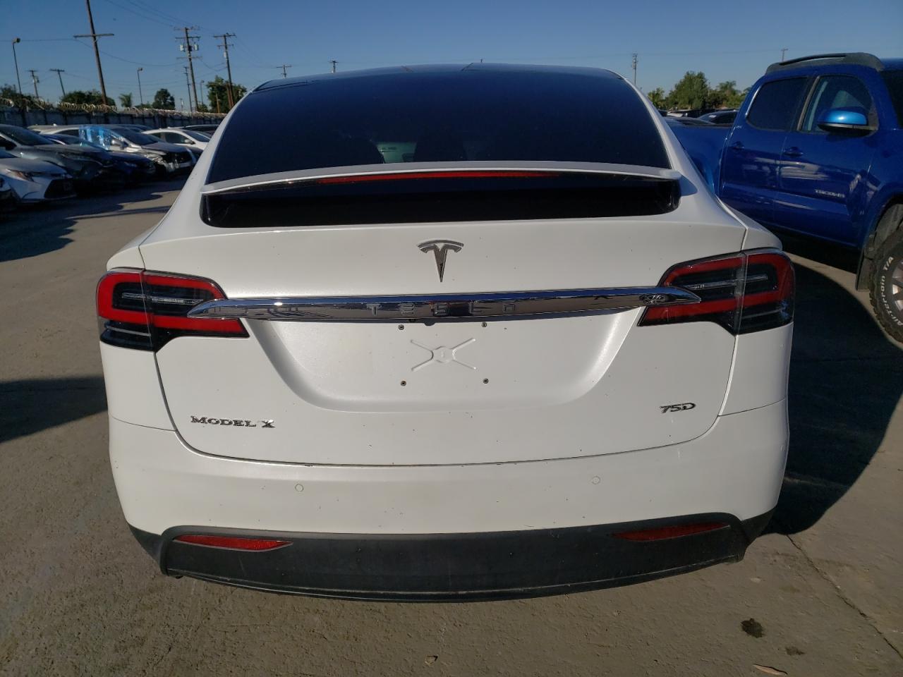 Photo 6 VIN: 5YJXCAE25HF052047 - TESLA MODEL X 