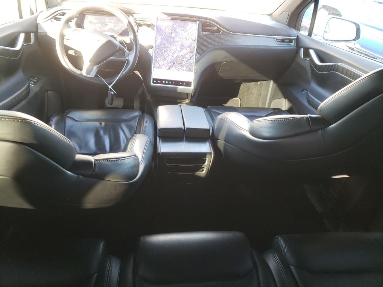 Photo 8 VIN: 5YJXCAE25HF052047 - TESLA MODEL X 