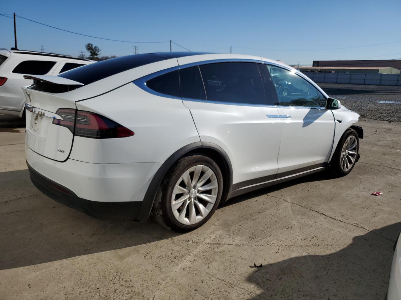 Photo 2 VIN: 5YJXCAE25JF119932 - TESLA MODEL X 