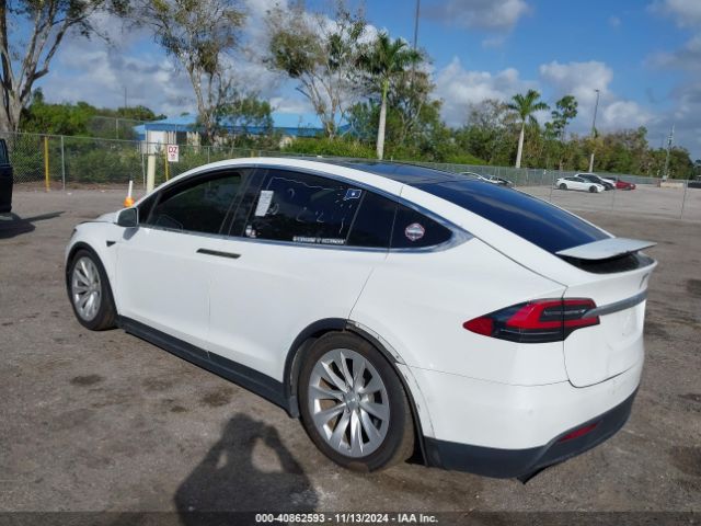 Photo 2 VIN: 5YJXCAE25MF323408 - TESLA MODEL X 