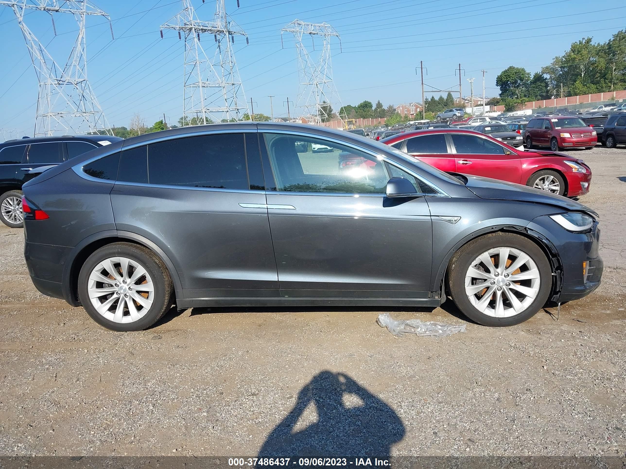 Photo 11 VIN: 5YJXCAE26GF021159 - TESLA MODEL X 