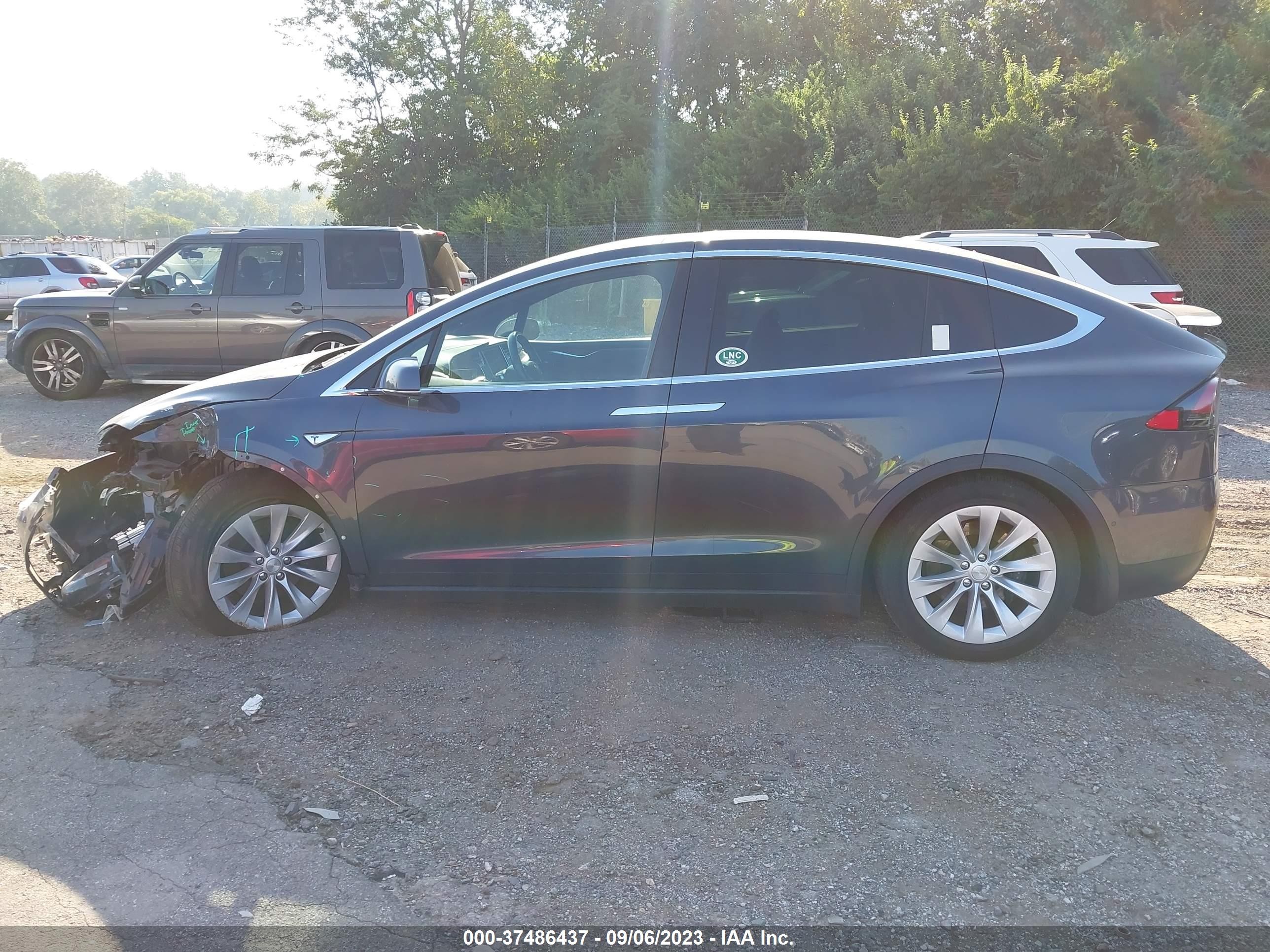 Photo 12 VIN: 5YJXCAE26GF021159 - TESLA MODEL X 