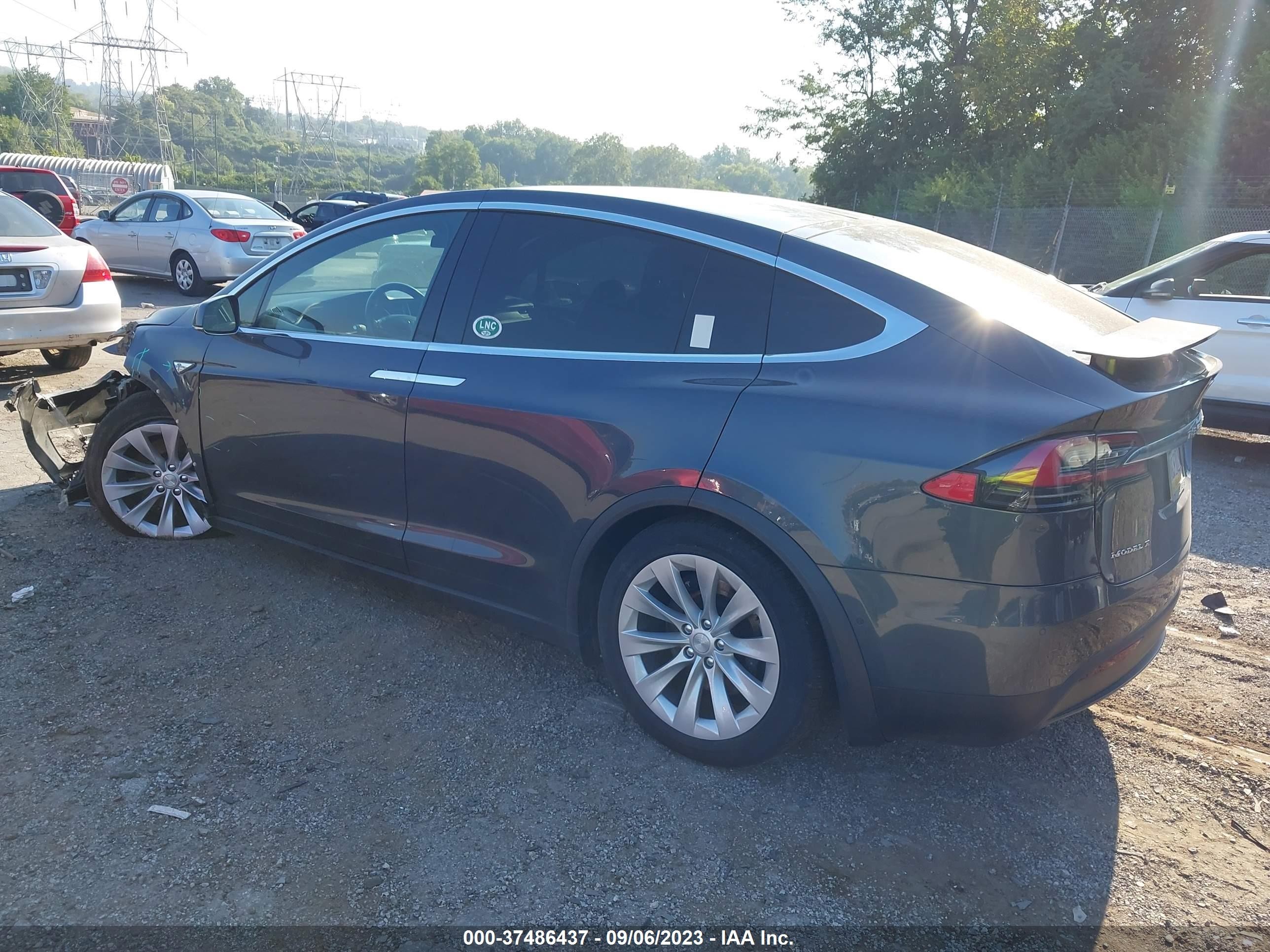 Photo 2 VIN: 5YJXCAE26GF021159 - TESLA MODEL X 