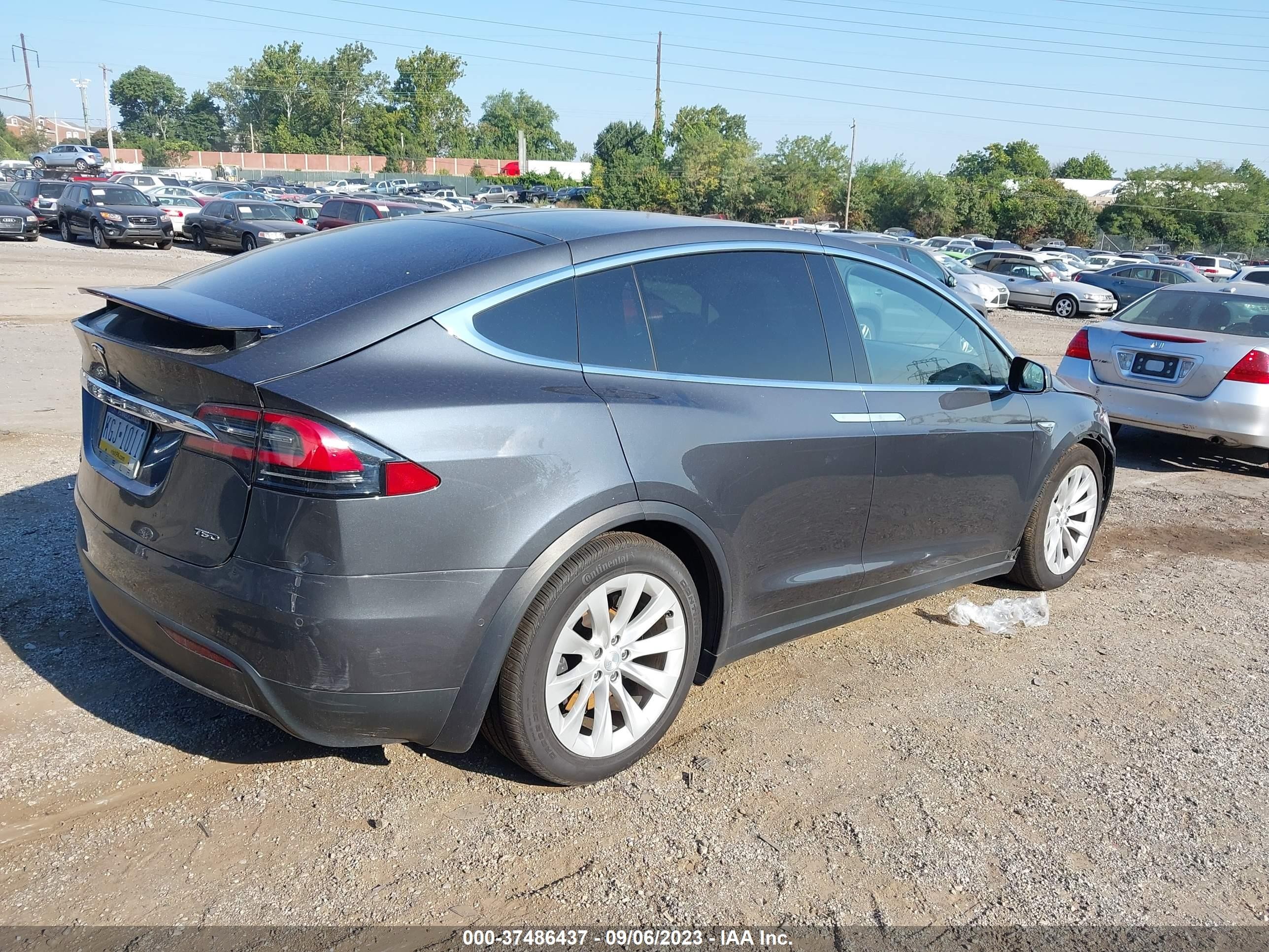 Photo 3 VIN: 5YJXCAE26GF021159 - TESLA MODEL X 