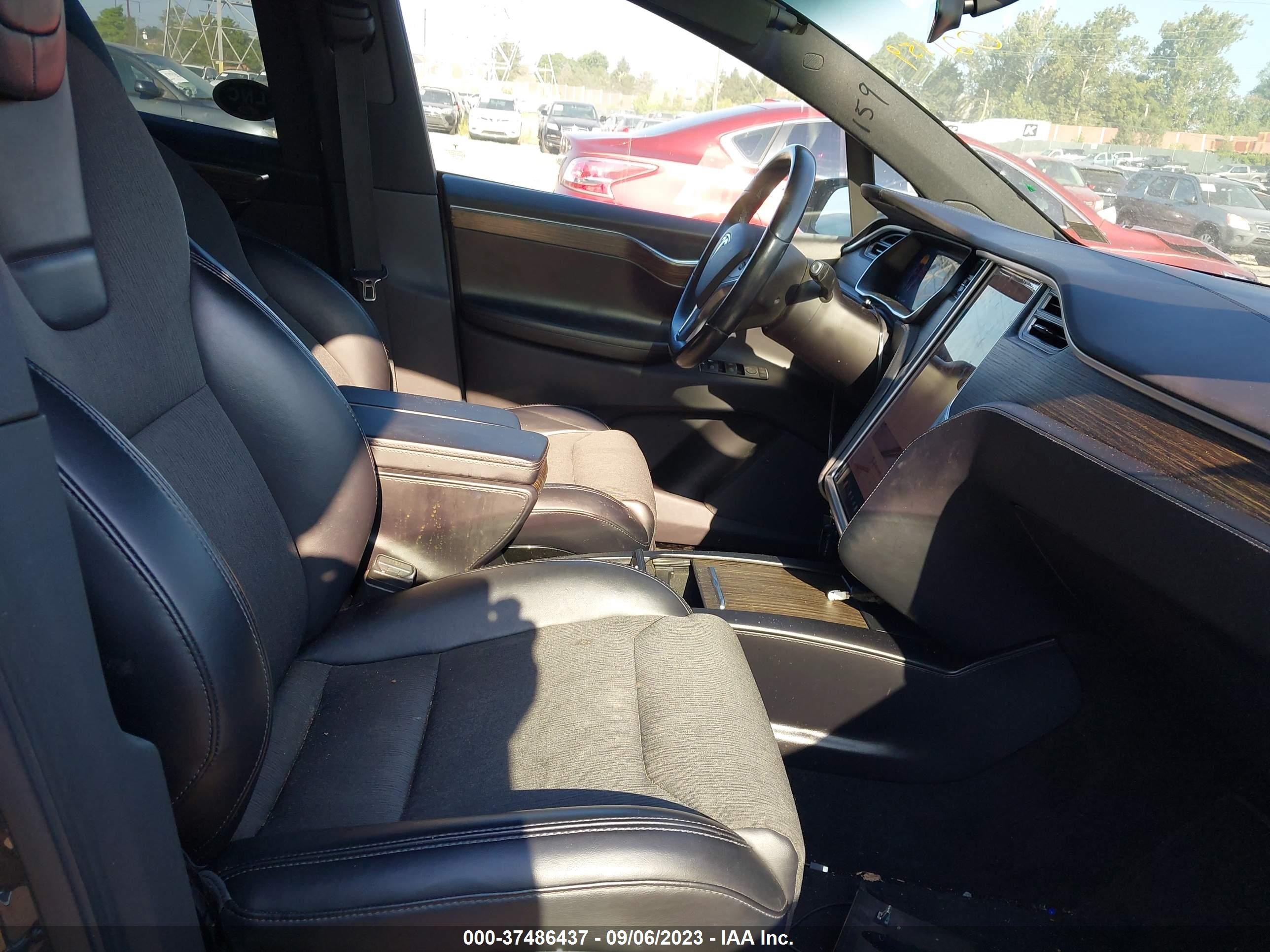 Photo 4 VIN: 5YJXCAE26GF021159 - TESLA MODEL X 