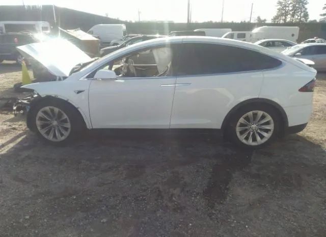 Photo 2 VIN: 5YJXCAE27GF023678 - TESLA MODEL X 