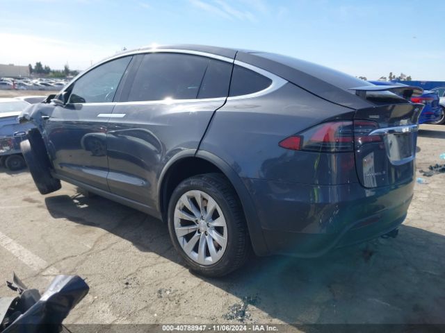 Photo 2 VIN: 5YJXCAE27JF119611 - TESLA MODEL X 