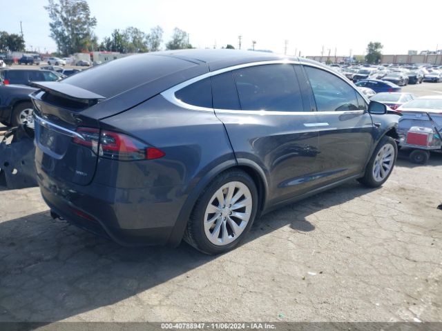 Photo 3 VIN: 5YJXCAE27JF119611 - TESLA MODEL X 