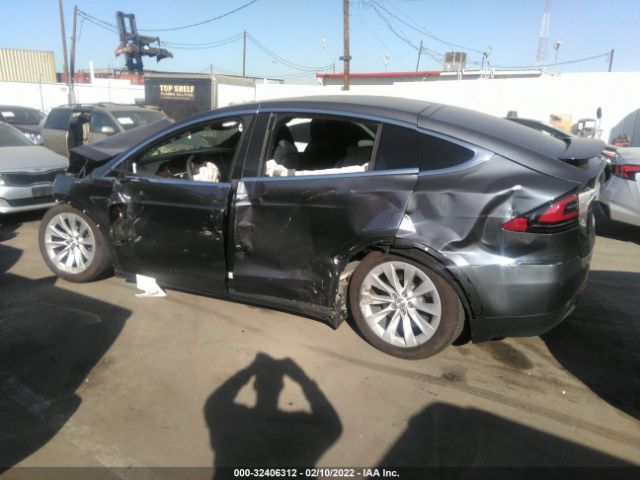 Photo 2 VIN: 5YJXCAE27LF305300 - TESLA MODEL X 