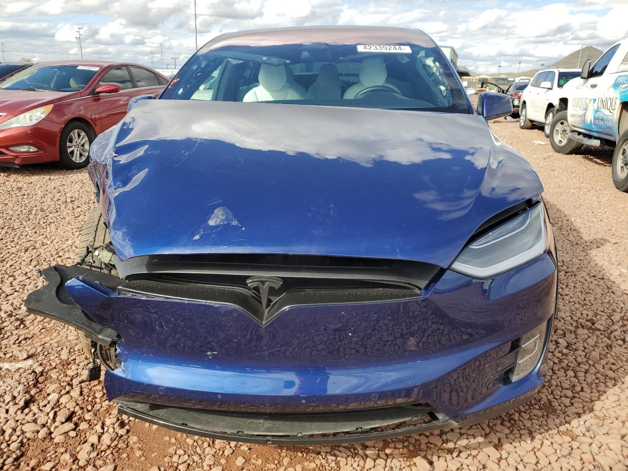 Photo 4 VIN: 5YJXCAE28HF040605 - TESLA MODEL X 