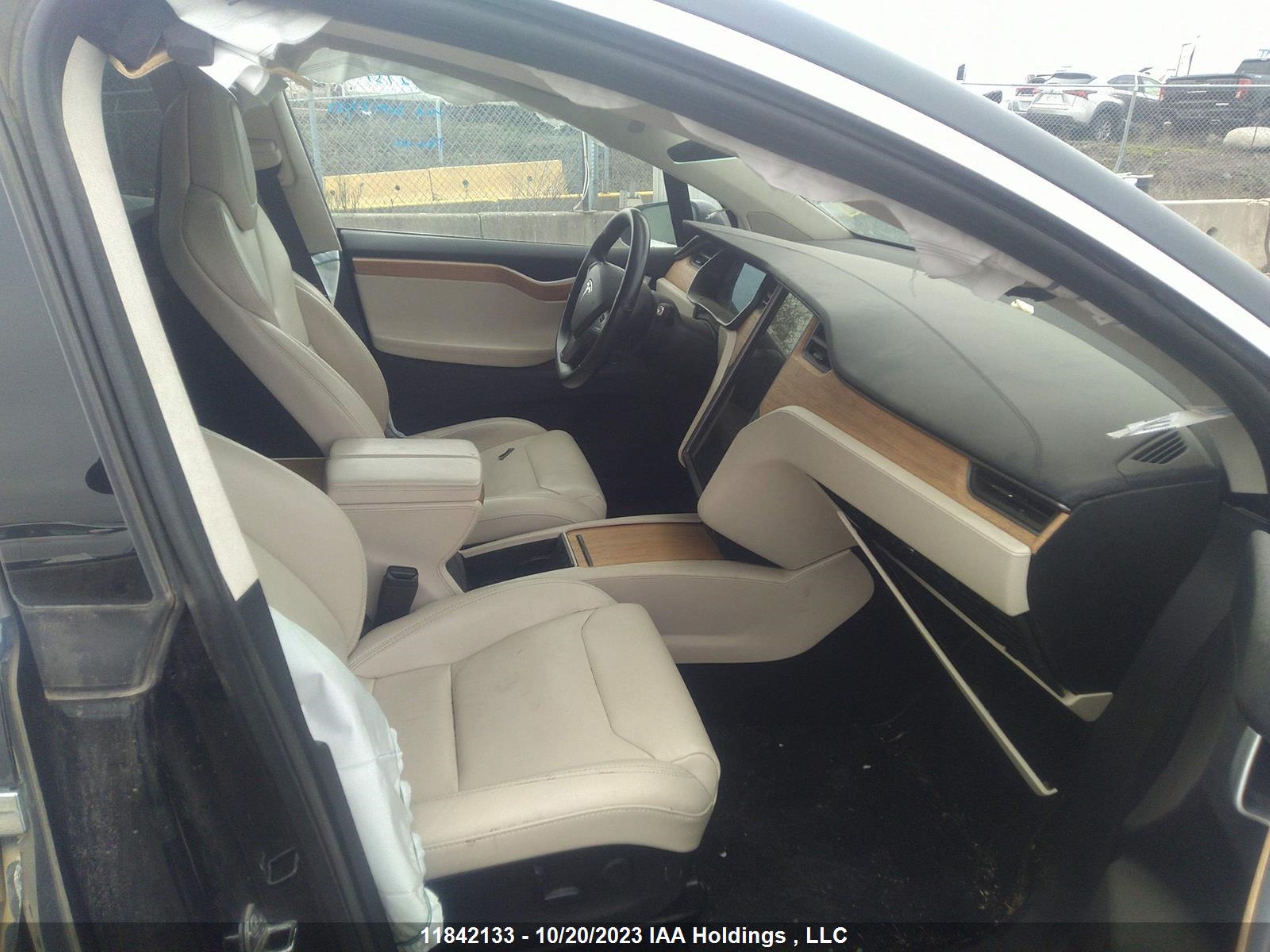 Photo 4 VIN: 5YJXCAE28KF149640 - TESLA MODEL X 