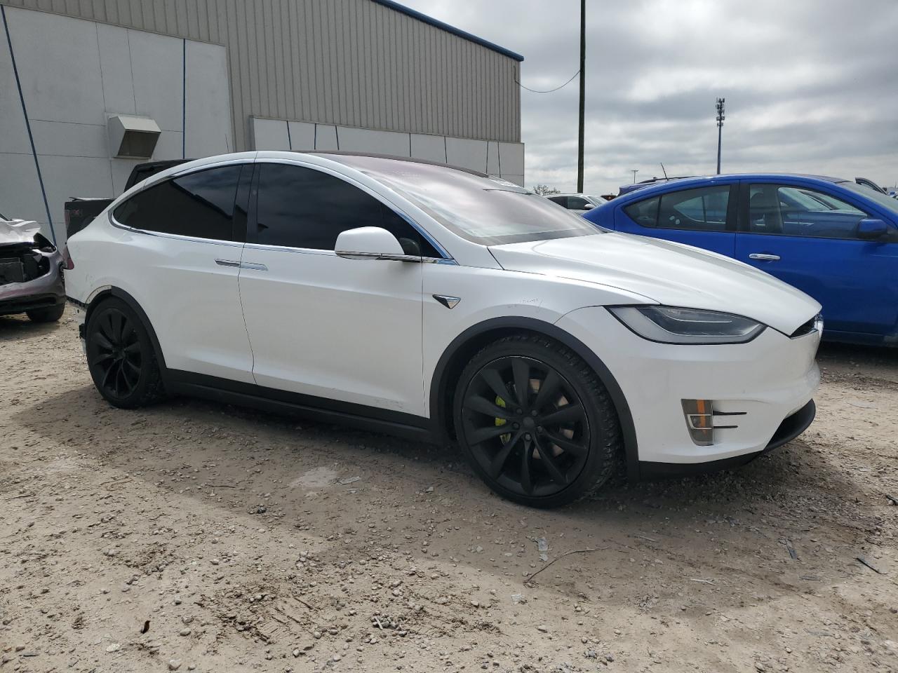 Photo 3 VIN: 5YJXCAE28KF189930 - TESLA MODEL X 