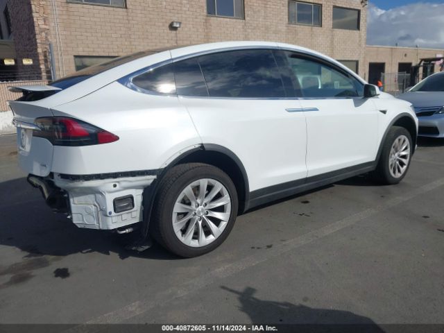 Photo 3 VIN: 5YJXCAE29JF111977 - TESLA MODEL X 