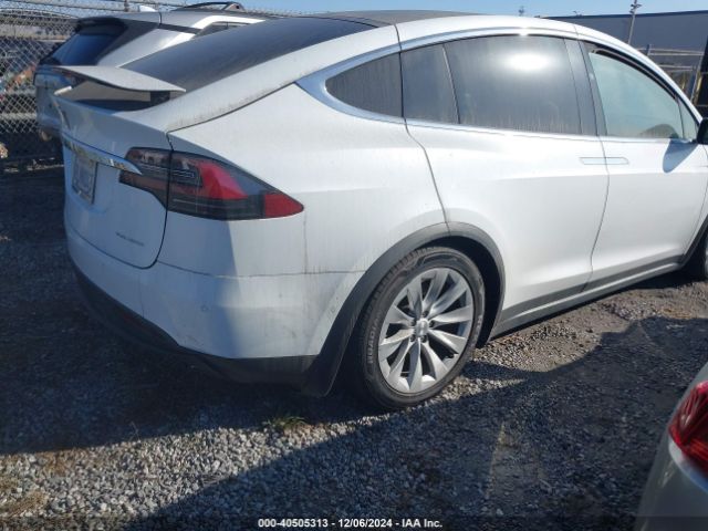 Photo 3 VIN: 5YJXCAE29KF185045 - TESLA MODEL X 