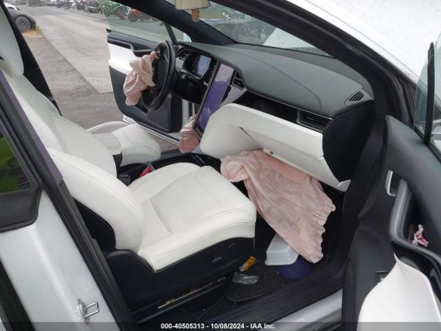Photo 4 VIN: 5YJXCAE29KF185045 - TESLA MODEL X 