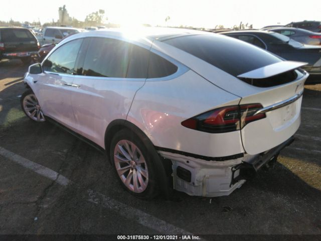 Photo 2 VIN: 5YJXCAE29LF249313 - TESLA MODEL X 