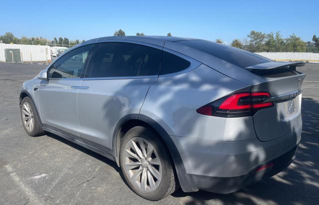 Photo 2 VIN: 5YJXCAE2XHF051959 - TESLA MODEL X 