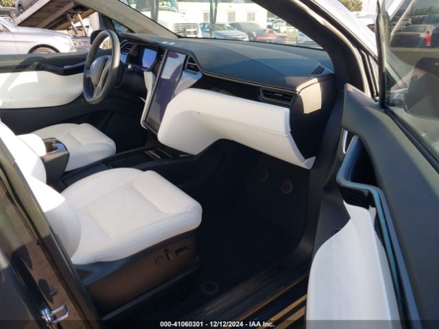 Photo 4 VIN: 5YJXCAE2XLF261762 - TESLA MODEL X 