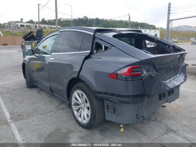 Photo 2 VIN: 5YJXCAE2XMF323226 - TESLA MODEL X 