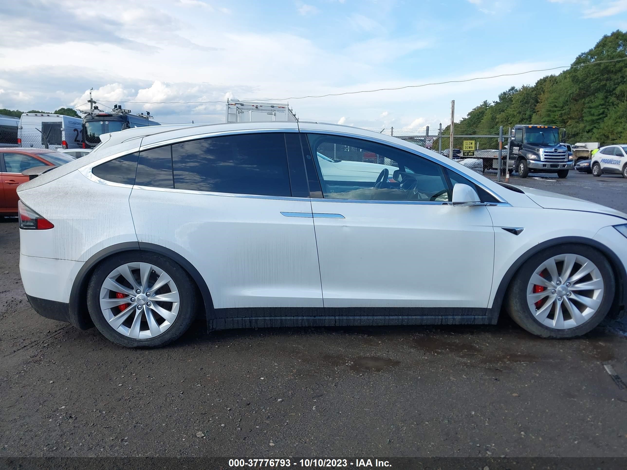 Photo 12 VIN: 5YJXCAE41KF181783 - TESLA MODEL X 