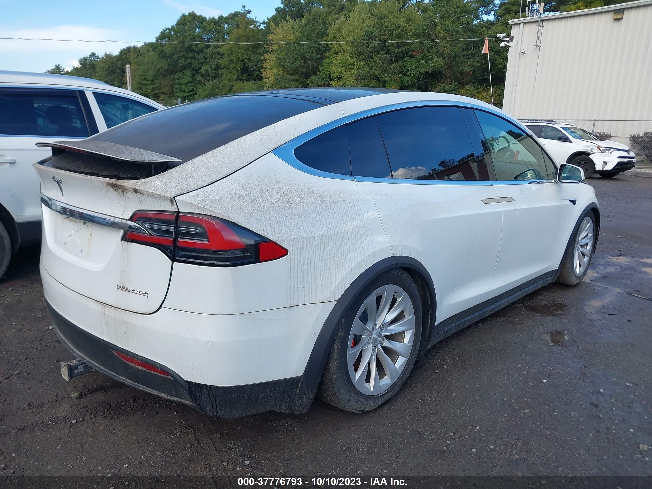 Photo 3 VIN: 5YJXCAE41KF181783 - TESLA MODEL X 