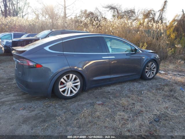 Photo 3 VIN: 5YJXCAE46GF000684 - TESLA MODEL X 