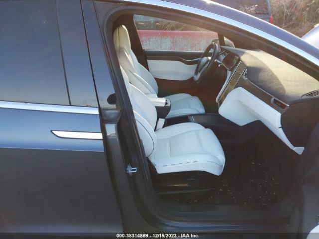 Photo 4 VIN: 5YJXCAE46GF000684 - TESLA MODEL X 