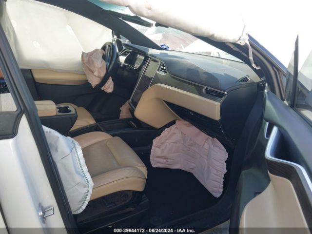 Photo 4 VIN: 5YJXCAE47GF000273 - TESLA MODEL X 