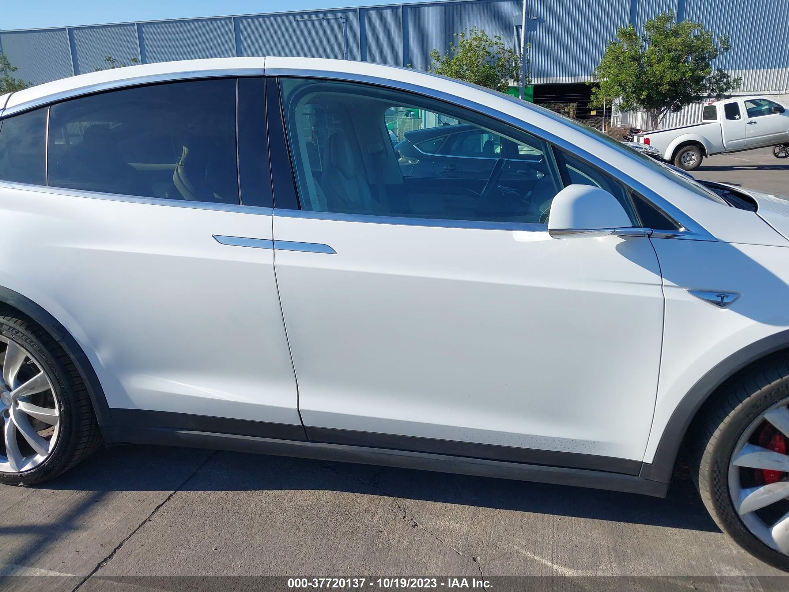 Photo 11 VIN: 5YJXCAE49GF000906 - TESLA MODEL X 