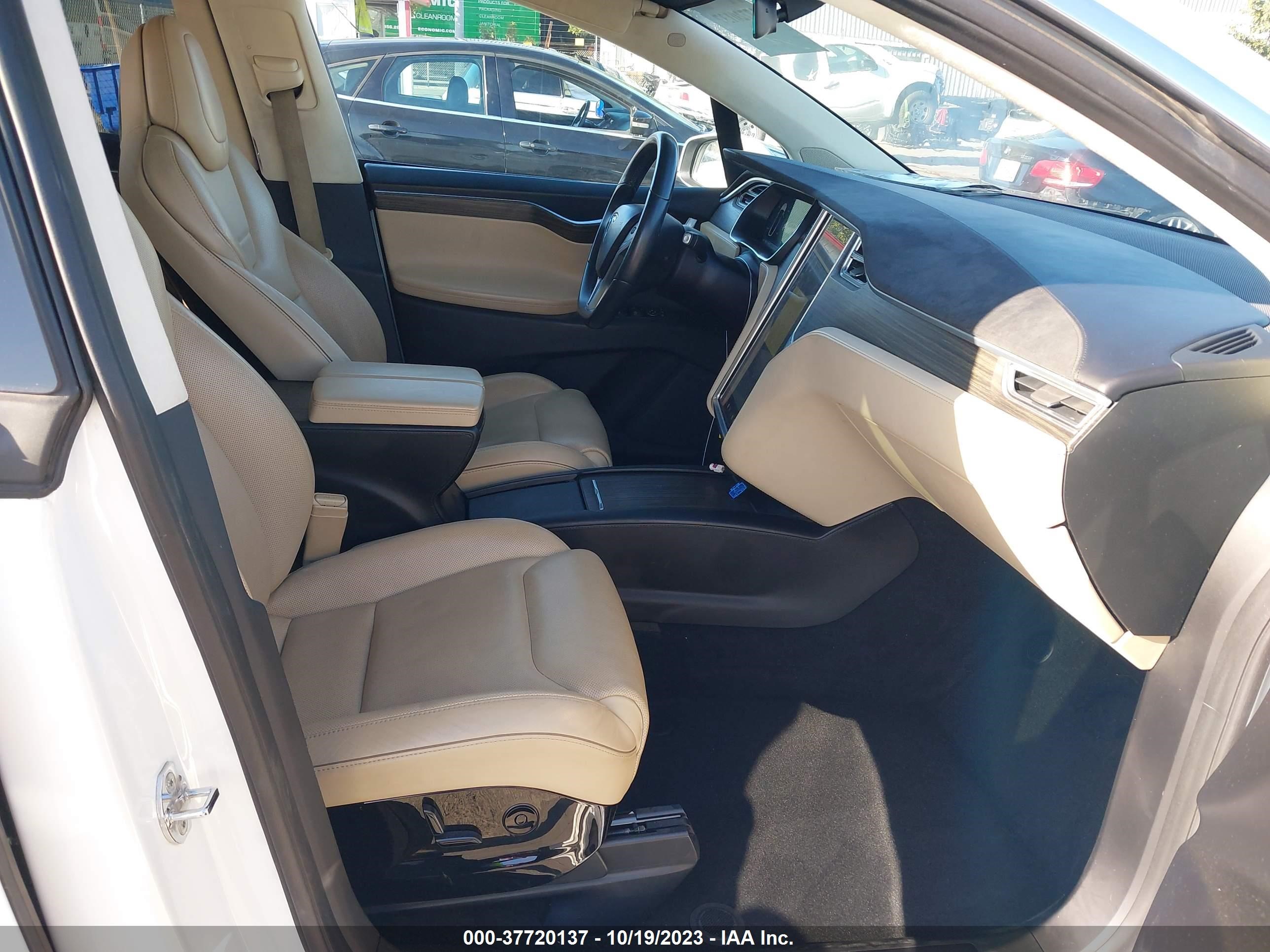 Photo 4 VIN: 5YJXCAE49GF000906 - TESLA MODEL X 