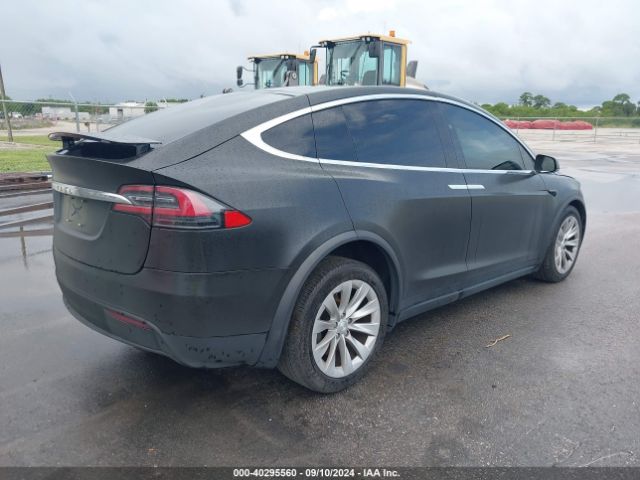 Photo 3 VIN: 5YJXCBE20HF027238 - TESLA MODEL X 