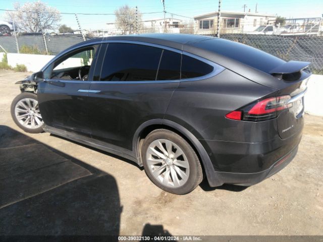 Photo 2 VIN: 5YJXCBE20HF065049 - TESLA MODEL X 