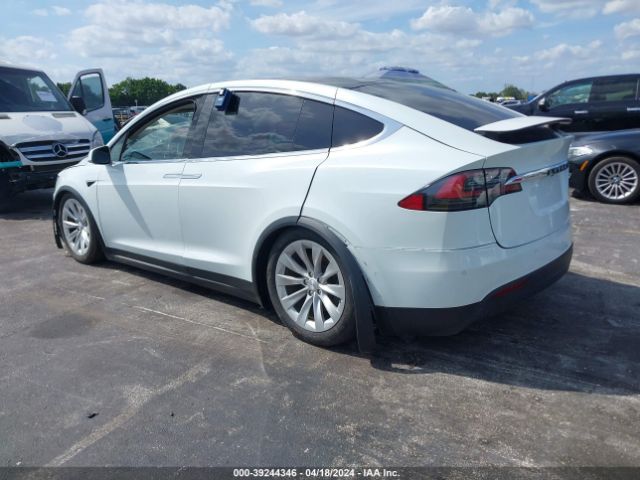 Photo 2 VIN: 5YJXCBE20HF070252 - TESLA MODEL X 