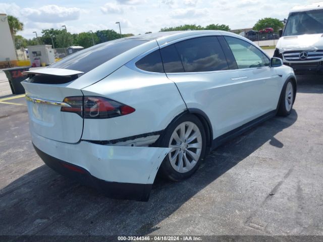 Photo 3 VIN: 5YJXCBE20HF070252 - TESLA MODEL X 