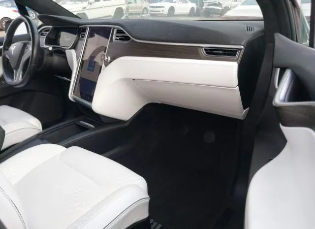 Photo 4 VIN: 5YJXCBE21GF002699 - TESLA MODEL X 